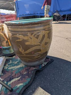 Vintage Chinese large egg pot planter