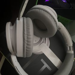 Selling gaming PC And Accessories Bundle !!!READ DESCRIPTION!!!