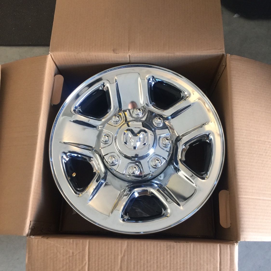 2021 Ram 2500 factory 18 Inch wheels . 8 x 165 8 lug bolt pattern . Excellent near new condition , only 800 miles. $250. Located in Eagle.