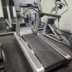 Life Fitness CLST Treadmill (2022 lightly used) Commercial Gym Equipment Exercise Cardio