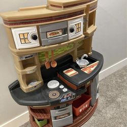 Play Kitchen W Accories