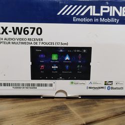 Alpine stereo receiver with back up camera