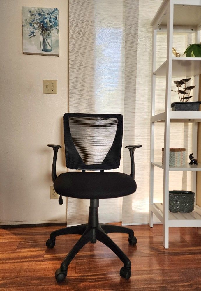 Staples Vexa Mesh Office Chair