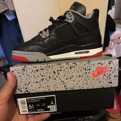 Jordan 4 5.5y /7 Women 