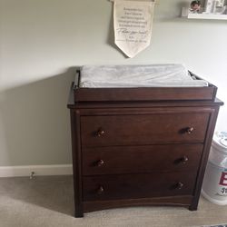 Dresser With Changing Table And Pad