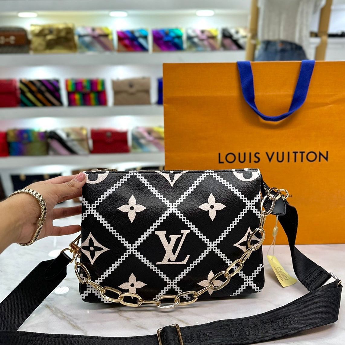Louis Vuitton Boho Purse for Sale in El Paso, TX - OfferUp