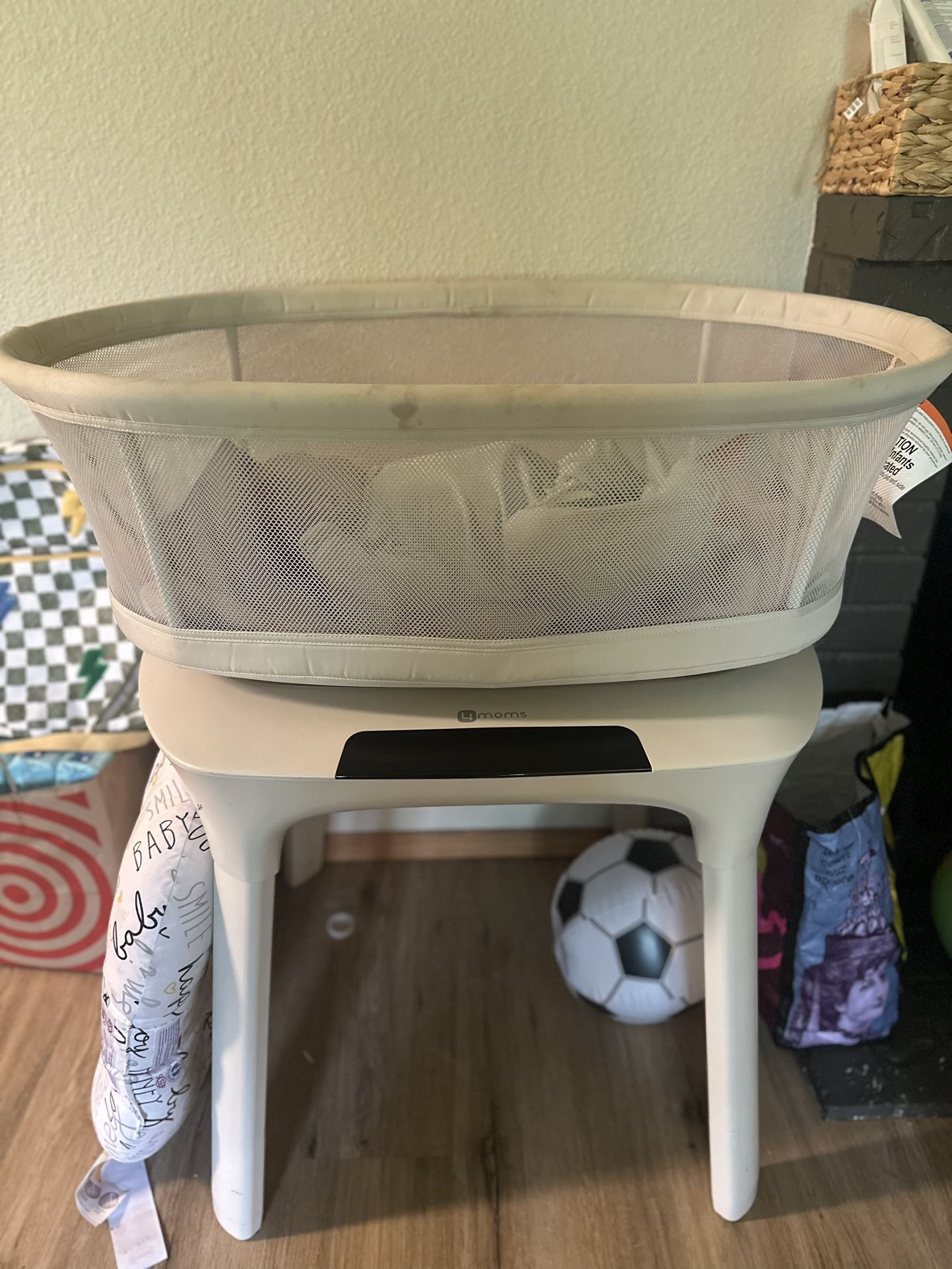 4 Moms Bassinet