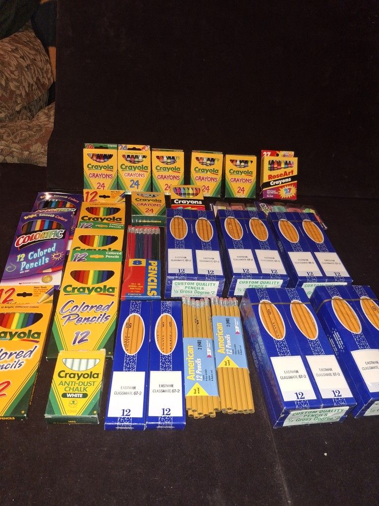 Vintage-Over 400 Pencils,color Pencils,WOOD,and Crayons