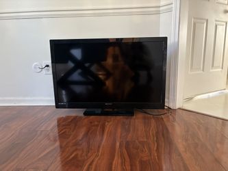 40in” Emerson T.V. W/ Roku