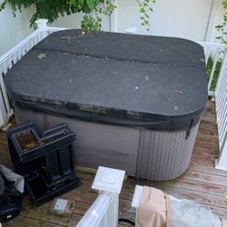 Four Person Hot  Tube 24 Jets  Hard Cover And Steps