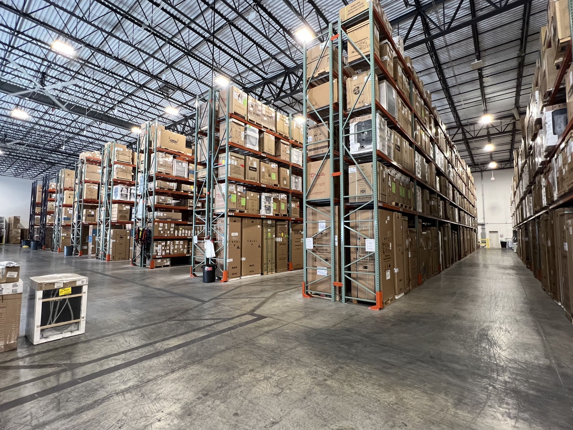 Pallet Racks Teardrop Industrial Warehouse Shelving Forklifts Dock ...