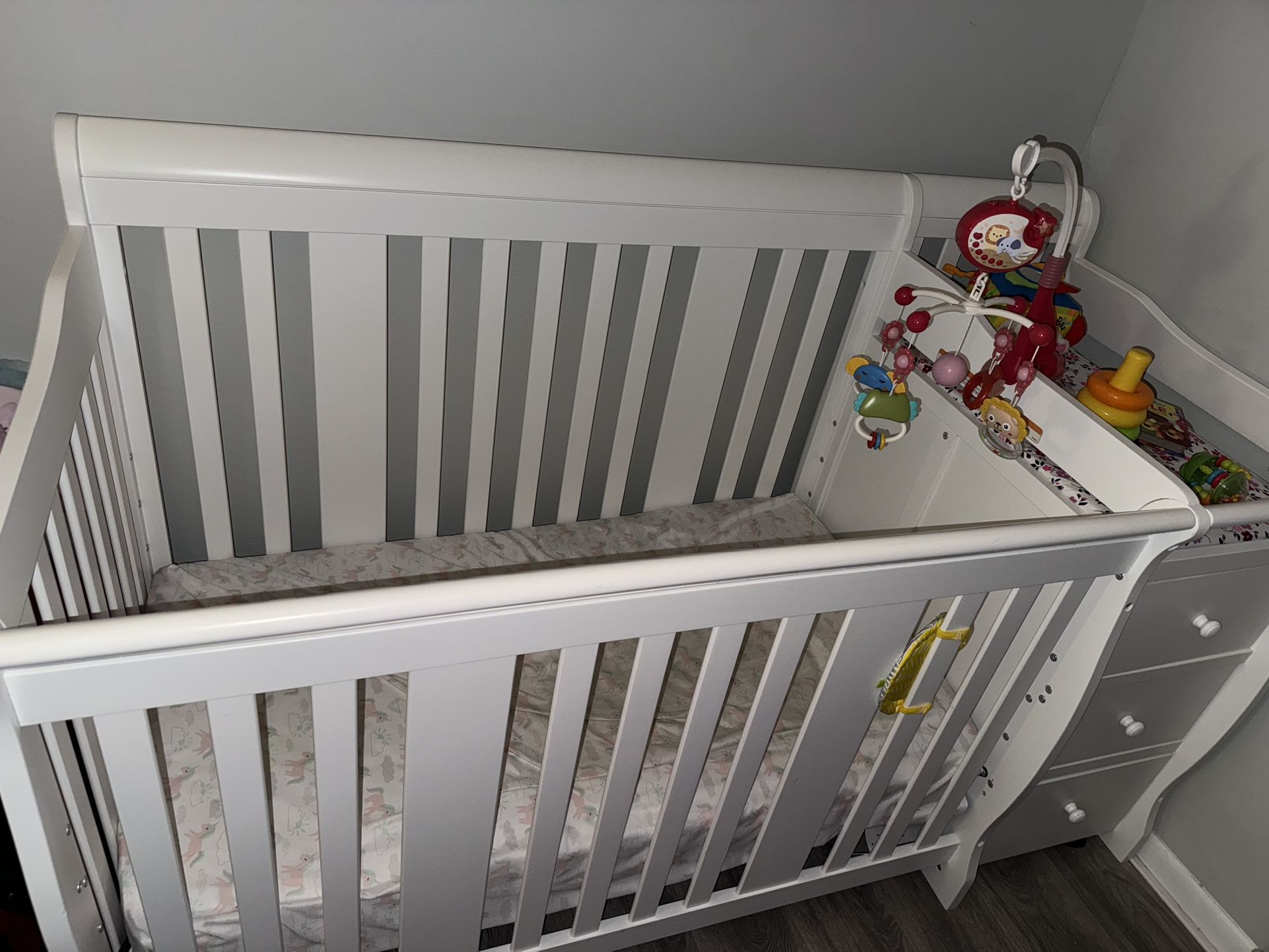 STORKCRAFT 4in1 CRIB $250