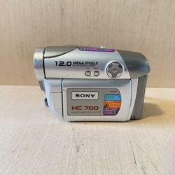 Sony HC-700 12.0 Mega Pixels by Interpolated Digital Camcorder “UNTESTED”AS IS. 