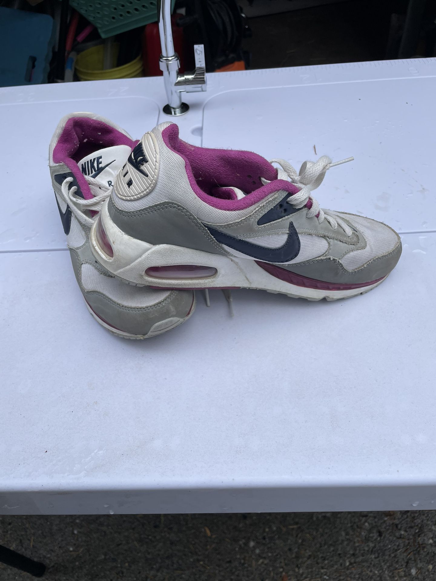 Nike women’s sneakers