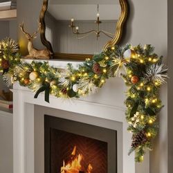 Member's Mark 9' Evergreen Pre-Lit Decorated Garland