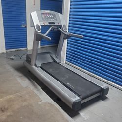 Life fitness 93t classic treadmill hot sale