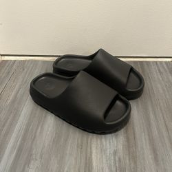 Black Onyx Yeezy Slides Size 9