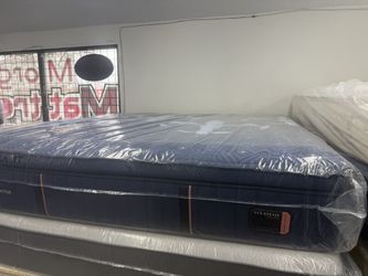 KING SIZE STEARNS & FOSTER LUX ESTATE (FIRM) PILLOW TOP MATTRESS & BOX SPRINGS BED SET