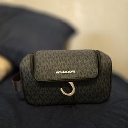 NEW MICHAEL KORS TRAVEL TOTE BLACK 