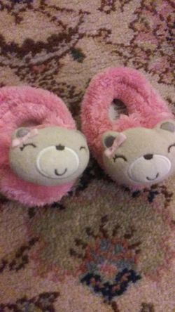 Slightly used 0-6month slippers asking 1$