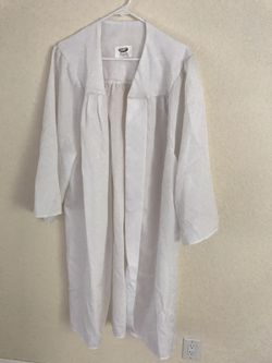 White gown (graduation gown)
