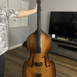 Tololoche 3/4 en buen estado (Sonido bueno) Precio negociable o cambio por instrumento