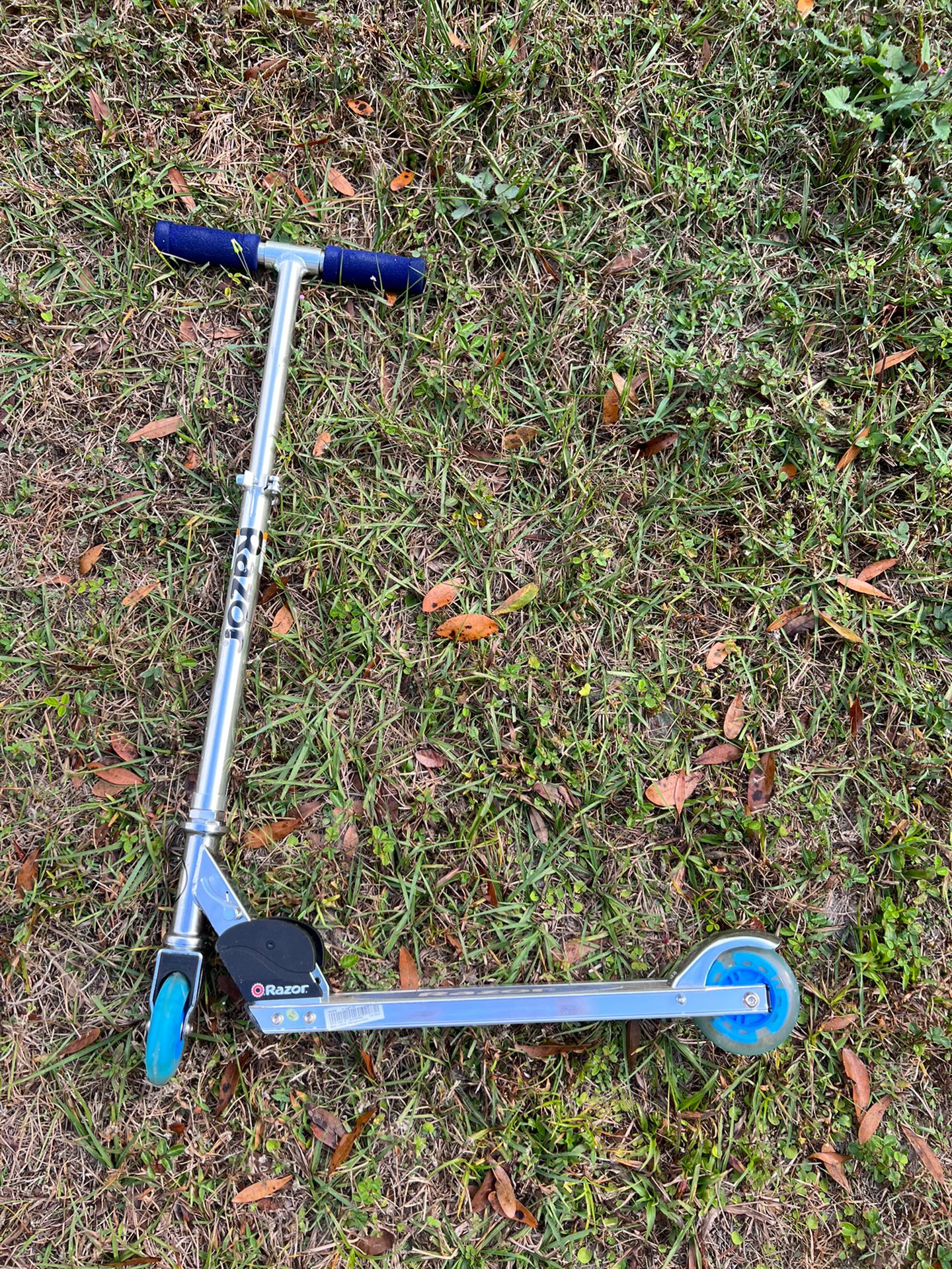 Blue Rasor Scooter Light Up Wheels