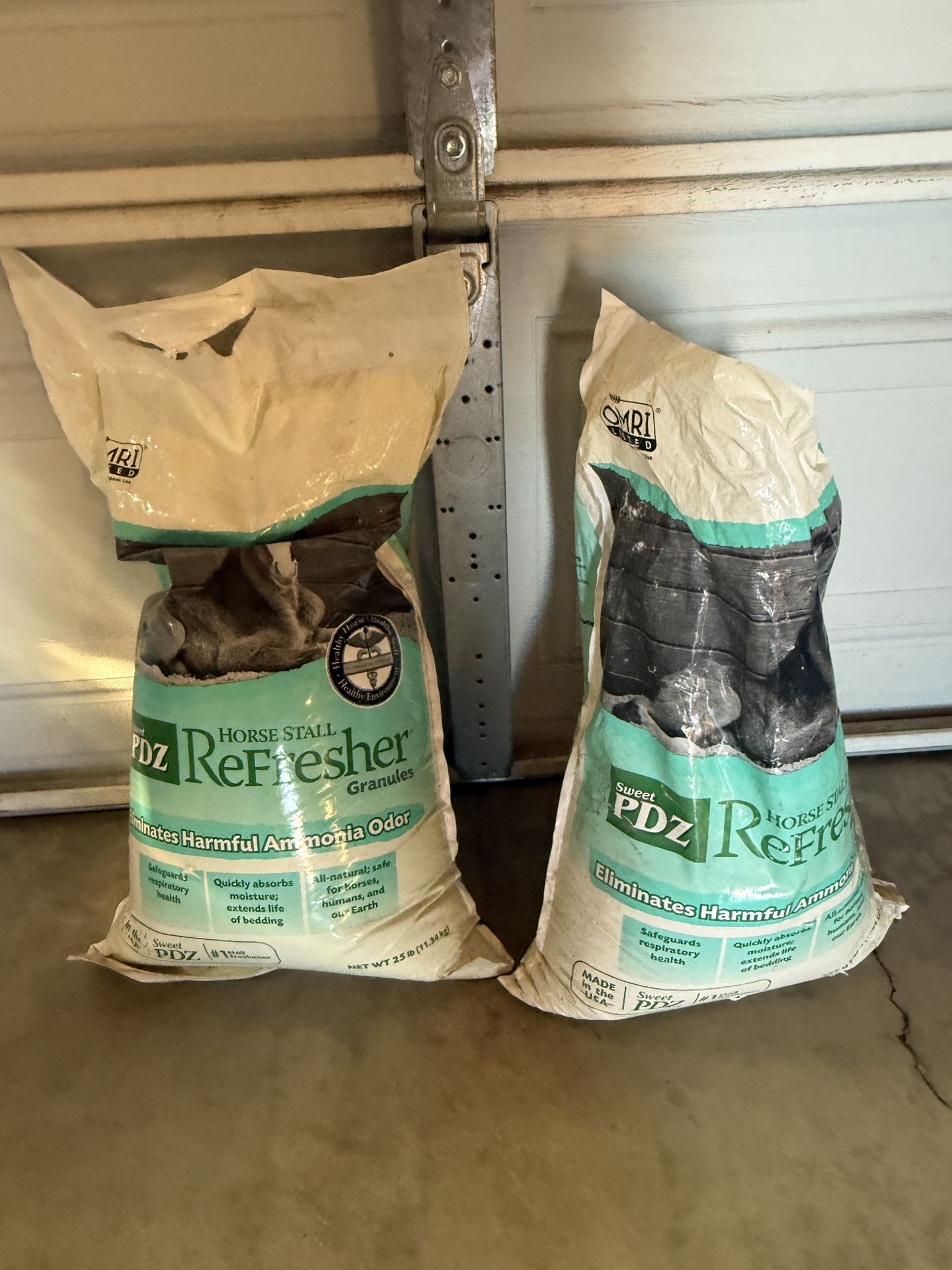 Sweet PDZ Horse Stall ReFresher Granules 25Lb bag Both $15