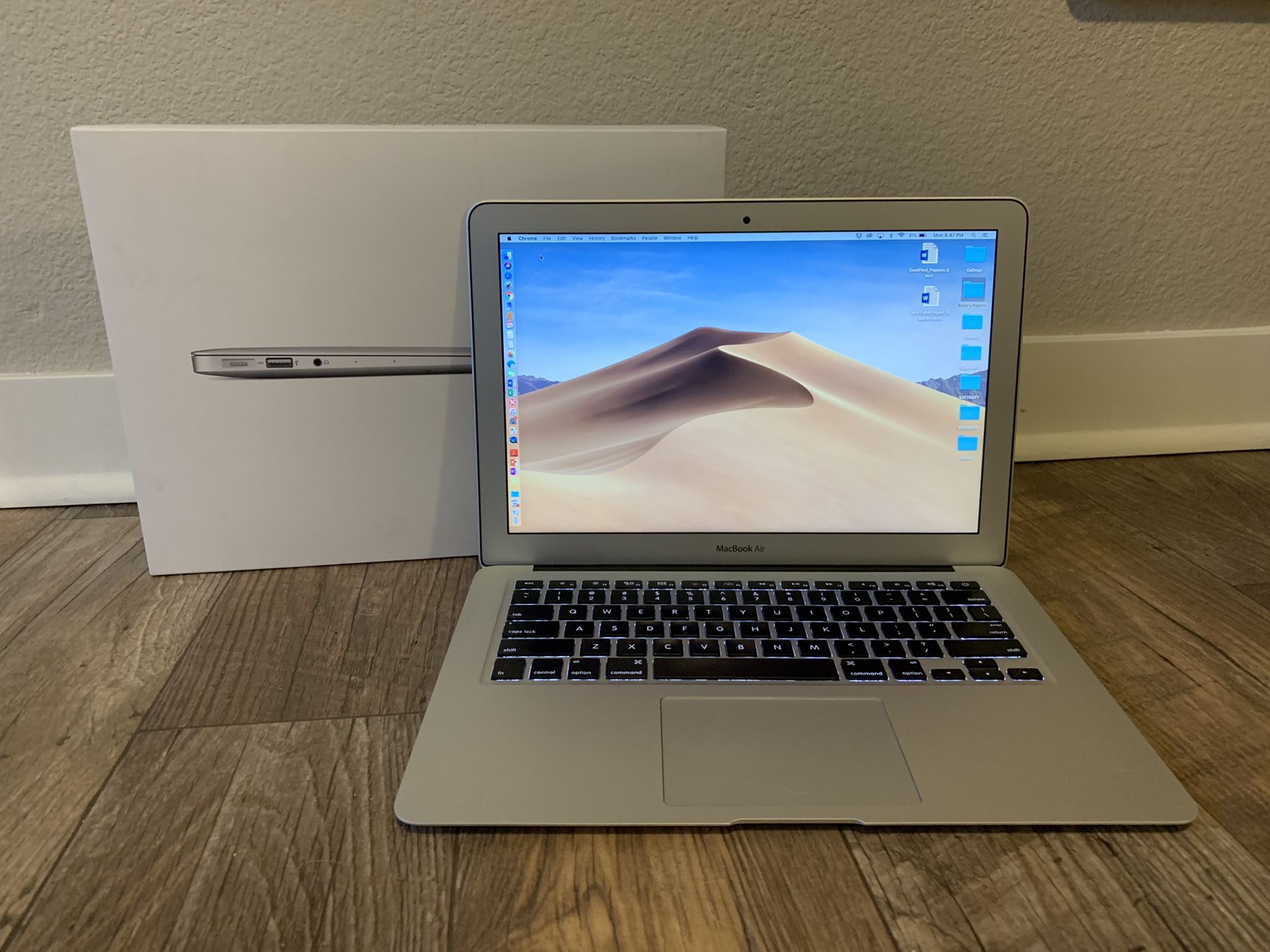 Like New- MacBook Air 13 Inch