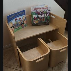 Toddler desk And Chairs 