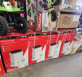 Frigidaire
10,000 BTU Portable Air
Conditioner Cools 700 Sq. Ft. 