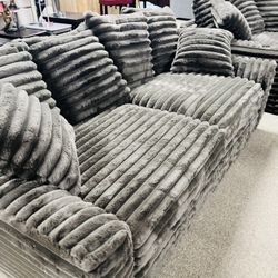 Supreme Cozy Stunning Relaxing Couch! 