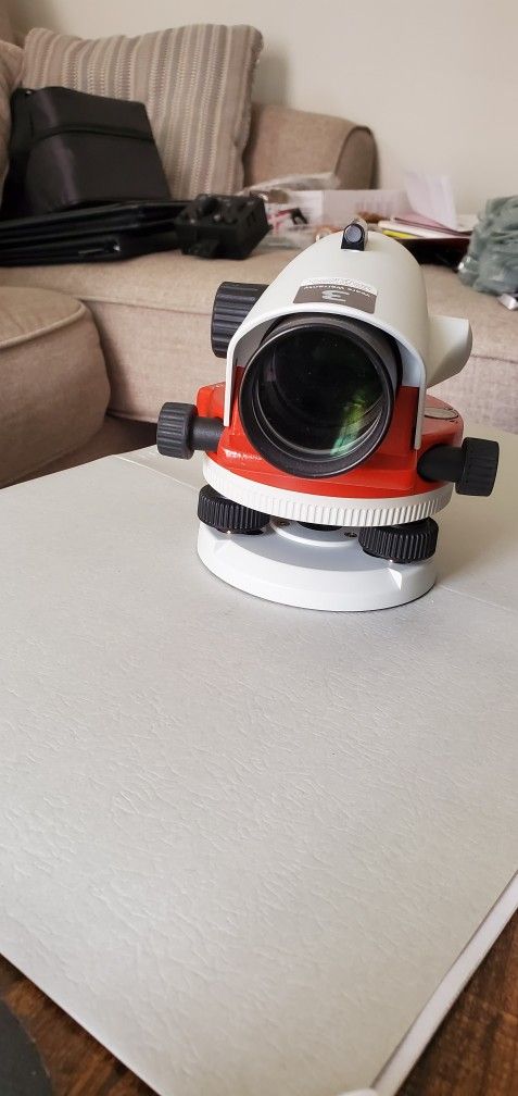 Leica NA728 Automatic Optical Level