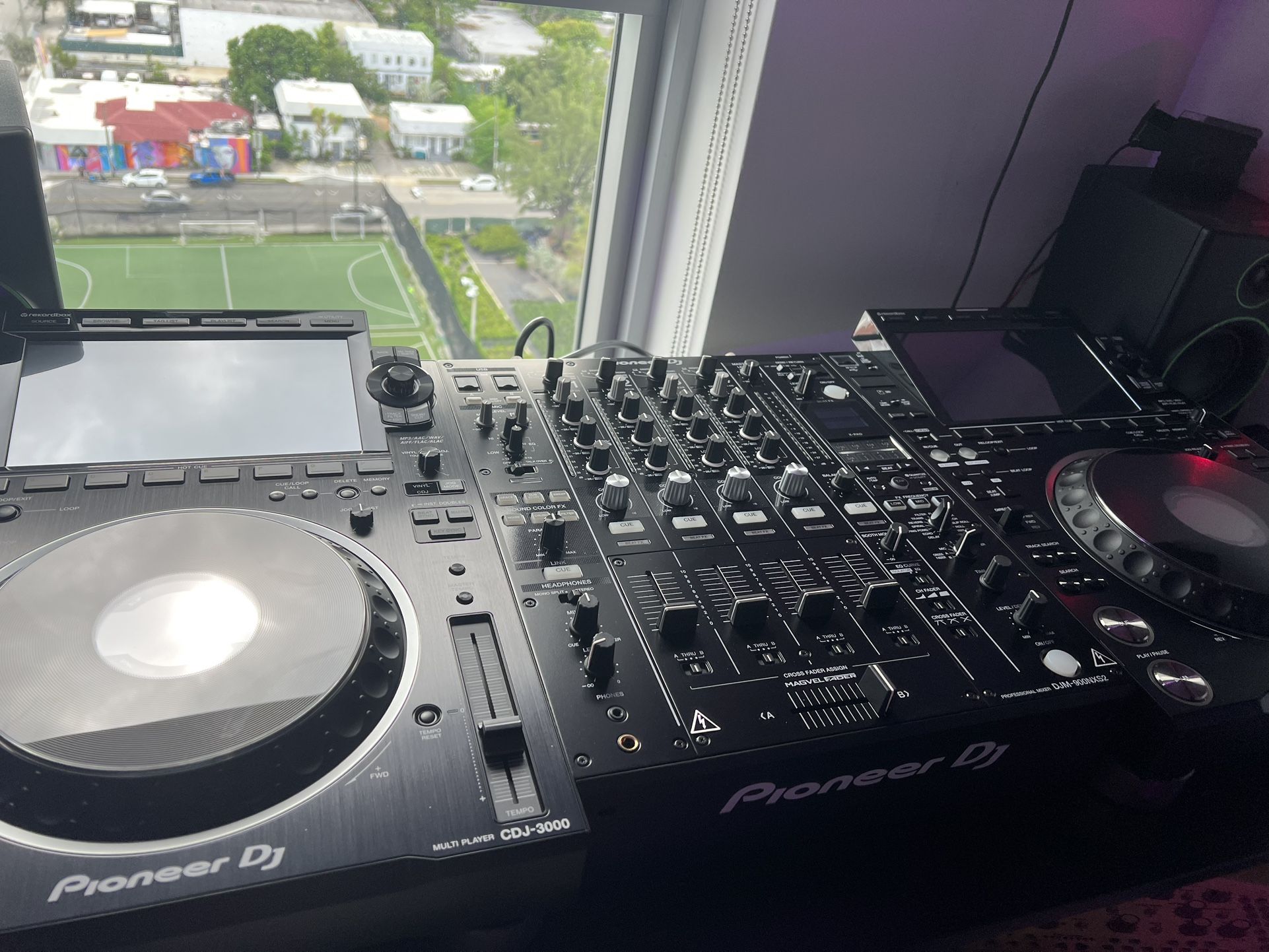 2X CDJ 3000 + DJM 900NSX2 & Cases