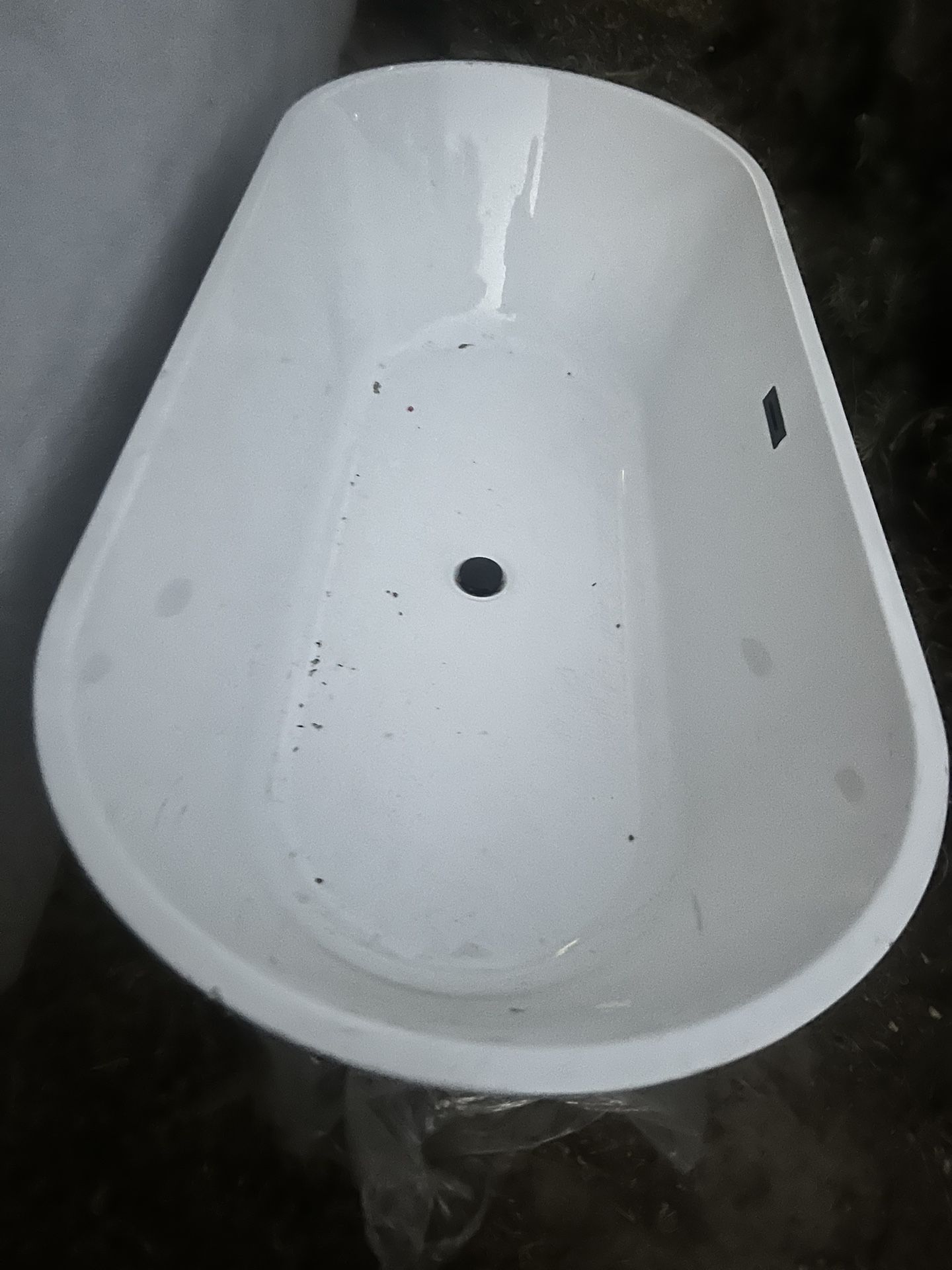 Bath Tub Scratchd On One End Side 300 Obo