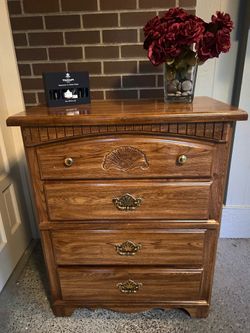 Beautiful wooden oak dresser drawers excellent condition