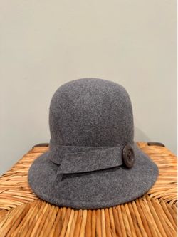 Lands' End Gray Wool Cloche with Button Trim size s/m