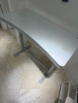 Must go, Electric rising desk and chair