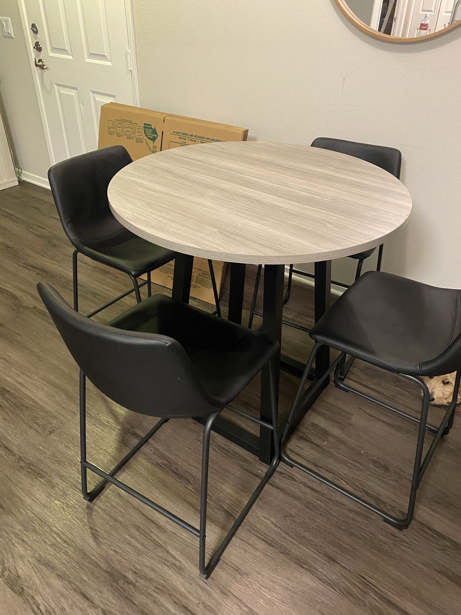 Dining Room Table & Chairs
