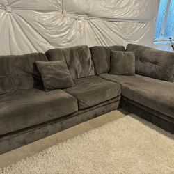 Large Sectional With Chaise 