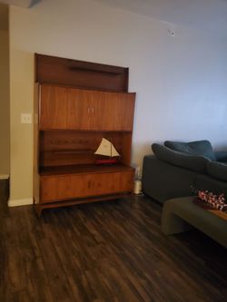 Mid Century Sideboard Credenza Buffet and Hutch Display Cabinet