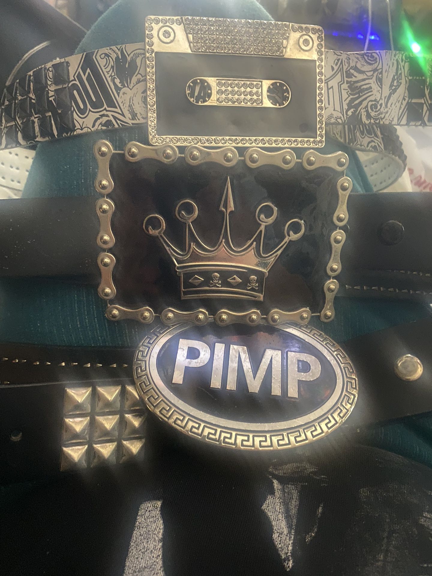 Three Belt Buckle With 36 In Belts
