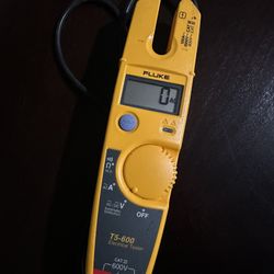 Fluke Voltage Meter