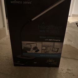 LED desk lamp With USB Charging
