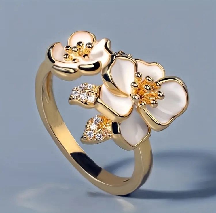 CHARMING ENAMELED FLOWER RING SIZE 8
