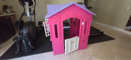 Kids playhouse