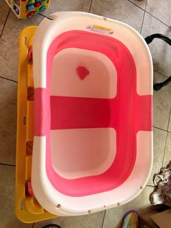 Collapsible baby bathtub