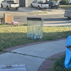 25 Gallon Hexagon Fish Tank