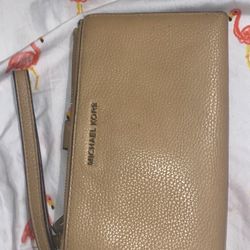 Michael Kors Wristlet 
