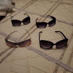 Ladies sunglasses 4 pair  (Selling all together for one price)